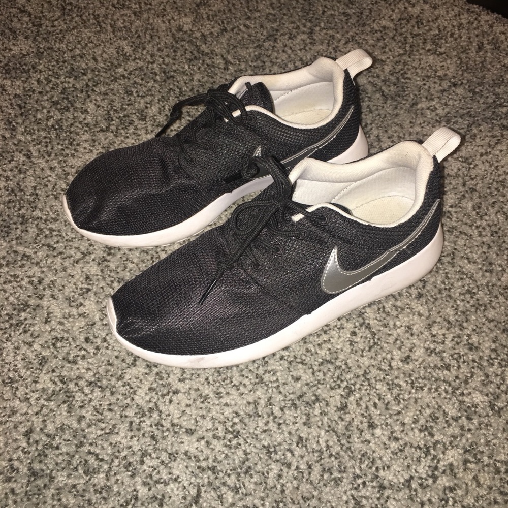 Nike Roche - Picture 3 of 6